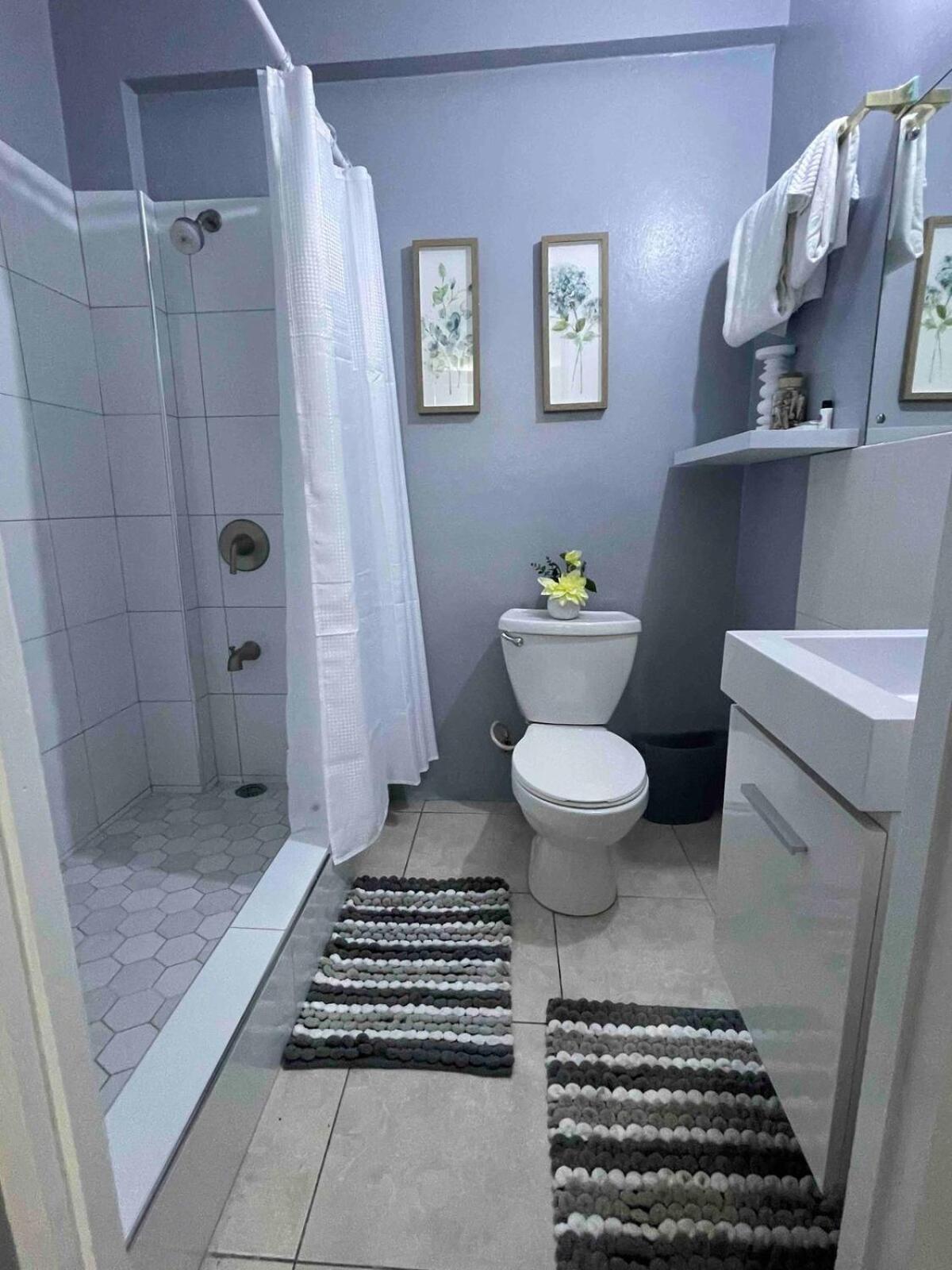 One Bedroom City Apartment Fully Ac With 24Hrs Security Кингстън Екстериор снимка