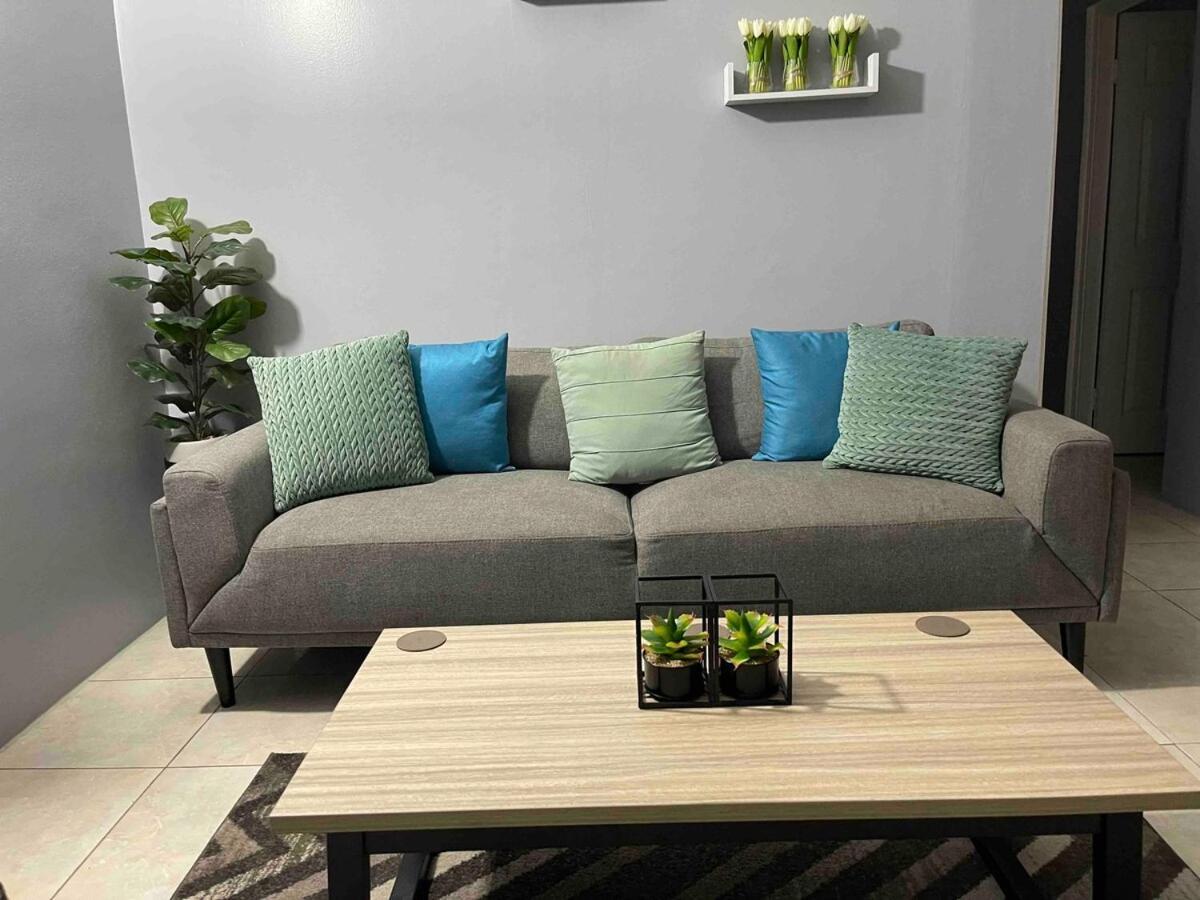 One Bedroom City Apartment Fully Ac With 24Hrs Security Кингстън Екстериор снимка