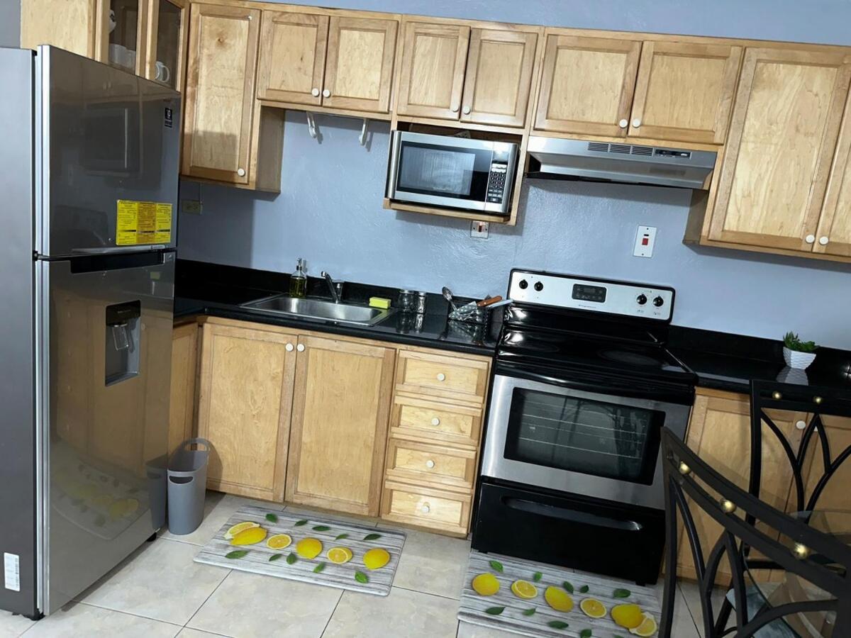 One Bedroom City Apartment Fully Ac With 24Hrs Security Кингстън Екстериор снимка