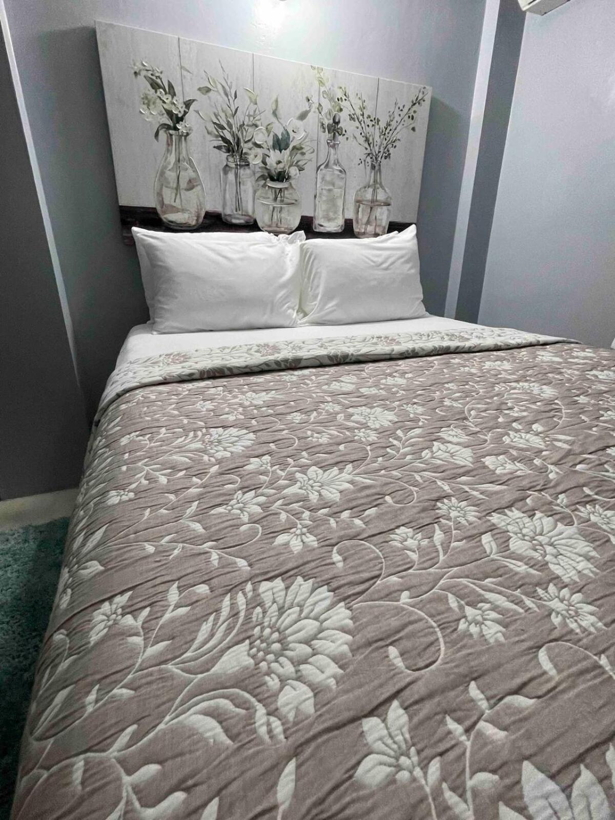 One Bedroom City Apartment Fully Ac With 24Hrs Security Кингстън Екстериор снимка